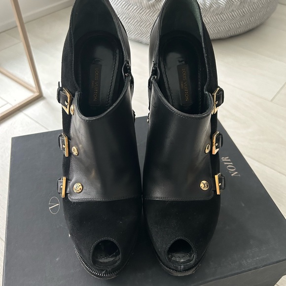 Authentic Louis Vuitton heels - Picture 2 of 7